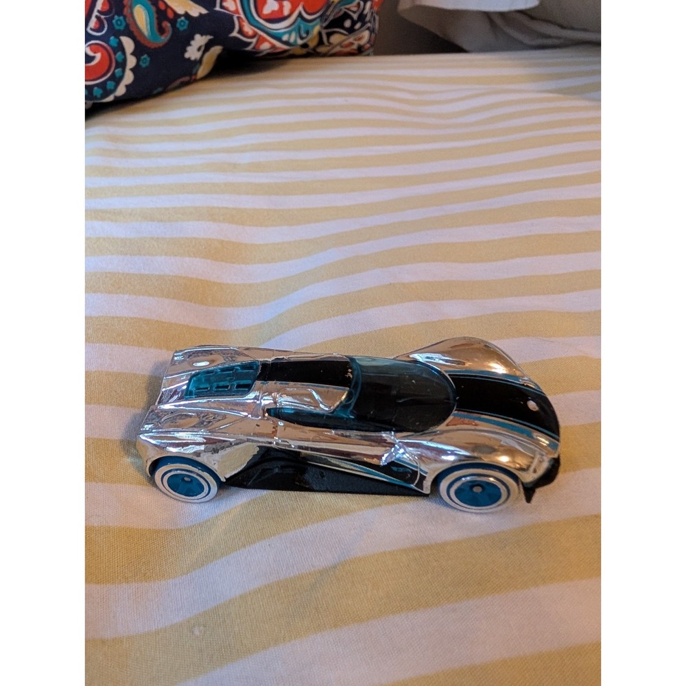 Hot Wheels Crescendo 2017 Super Chromes Silver Blue Diecast Car 1:64 DTX04
